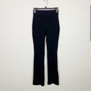 Alo Yoga 7/8 Airbrush High Waist Flutter Legging in Black